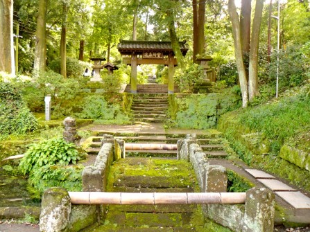 北鎌倉の浄智寺の山門
KAMAKURA: The entrance to Jochiji temple