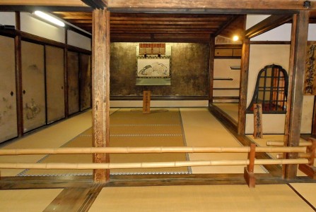 奈良：吉野の800年以上の歴史を持つ世界遺産の神社の建物内部