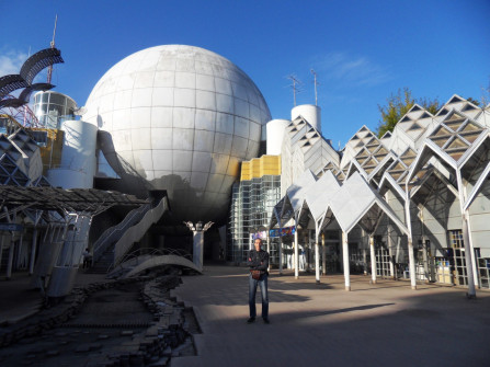 FUJISAWA: Amazing futuristic architecture in Shonandai